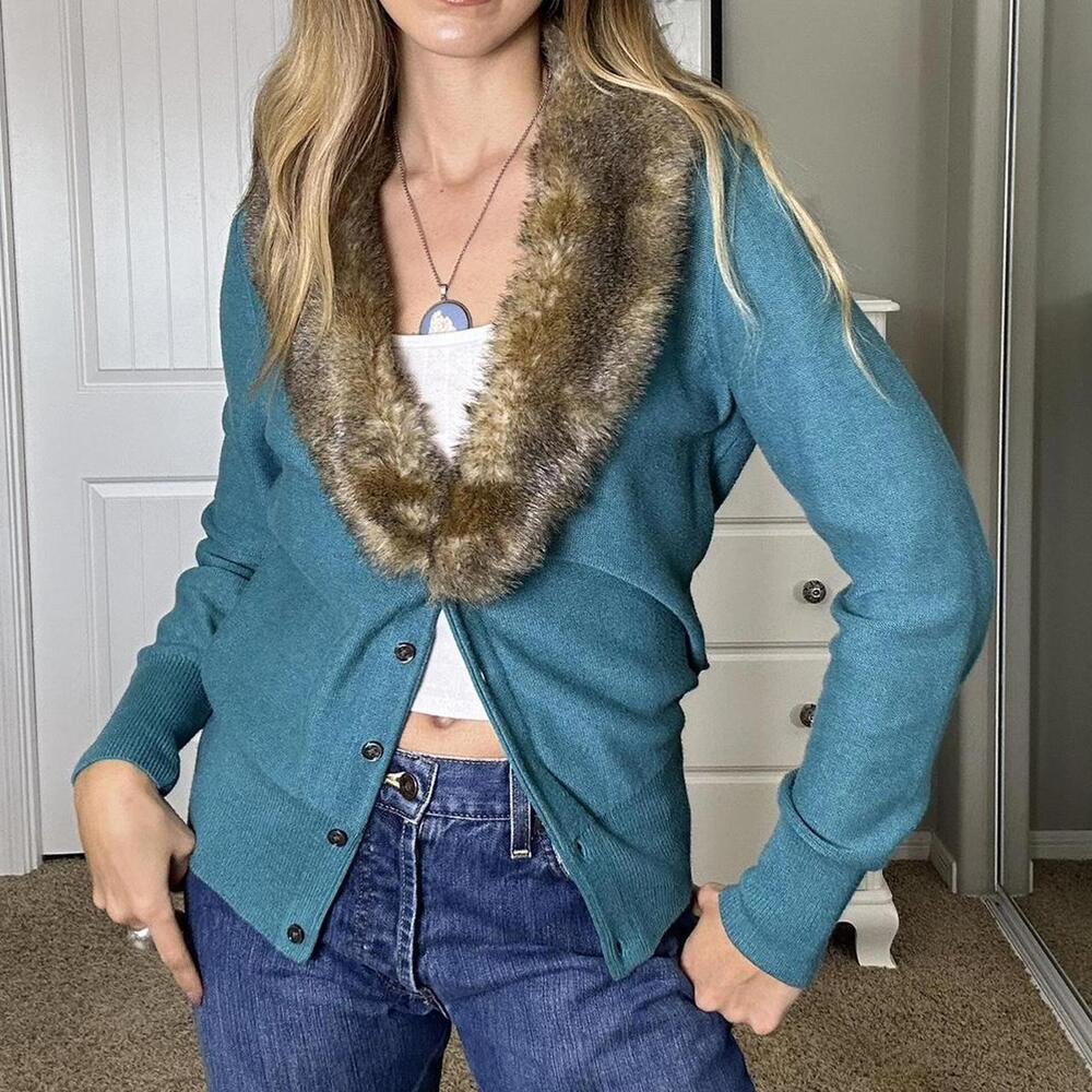 Soft and cozy green / teal cardigan with faux fur collar